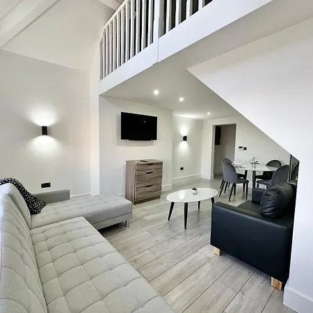 Luxury Duplex Centre アパート リーズ